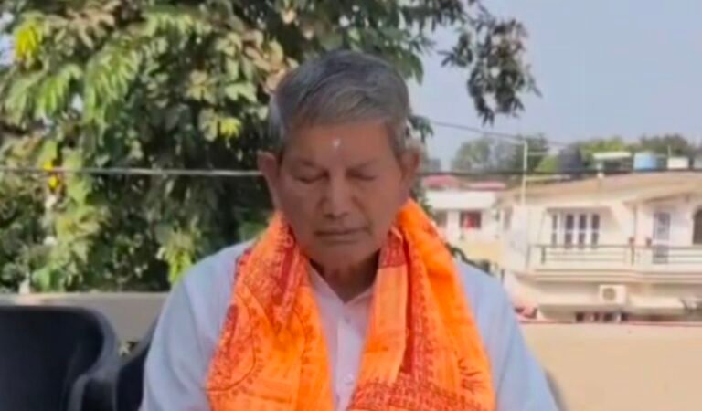 Fasting :-पूर्व मुख्यमंत्री रावत ने बांग्लादेश में अल्पसंख्यकों पर अत्याचार के विरोध में मौन उपवास