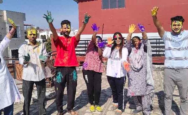Holiday:- पर्वतीय होली के अवसर पर सार्वजनिक अवकाश घोषित