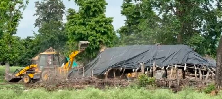 bulldozer :-धामी सरकार का बुलडोज़र एक्शन, देवभूमि में अवैध कब्ज़ों पर करारा वार