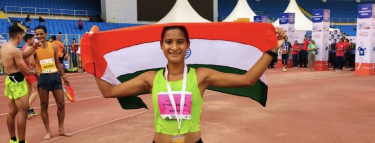 Gold Medal Women :- अंतर्राष्ट्रीय धाविका भागीरथी बिष्ट ने हैदराबाद मैराथन में जीता गोल्ड मेडल 