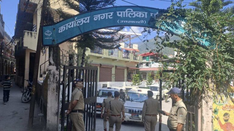Arrested :- एसटीएफ की नजरों में हाकम के दोस्त, दोस्तों में मचा हड़कंप सूत्र ?