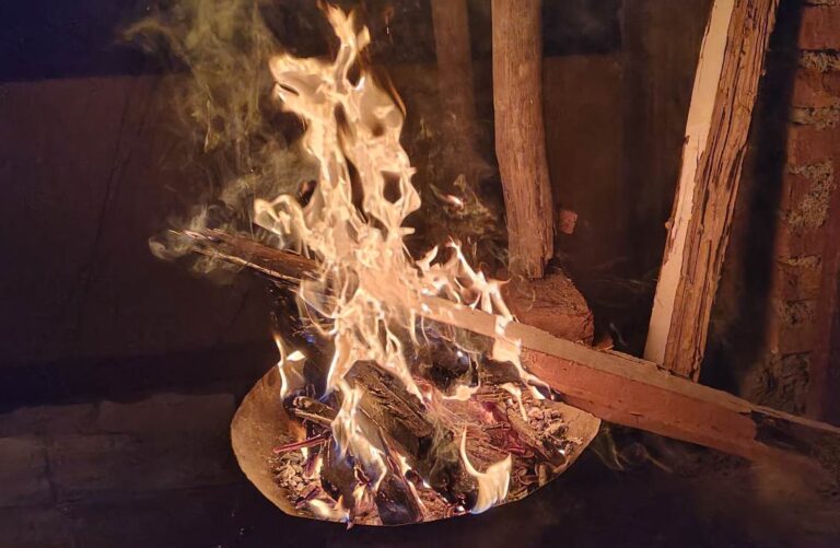 Cold :- ठंड के बीच डीएम मैदान में, हरिद्वार में रैन बसेरों और अलाव व्यवस्था का निरीक्षण